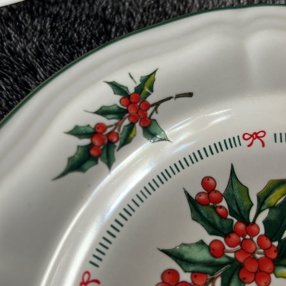 TABLETOPS UNLIMITED HOLLY BERRY PLATE - SALAD, DESERTS OR APPETIZERS SET OF TWO - Picture 9 of 13